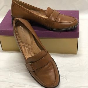 Naturalizer Vastly Saddle Tan Loafers